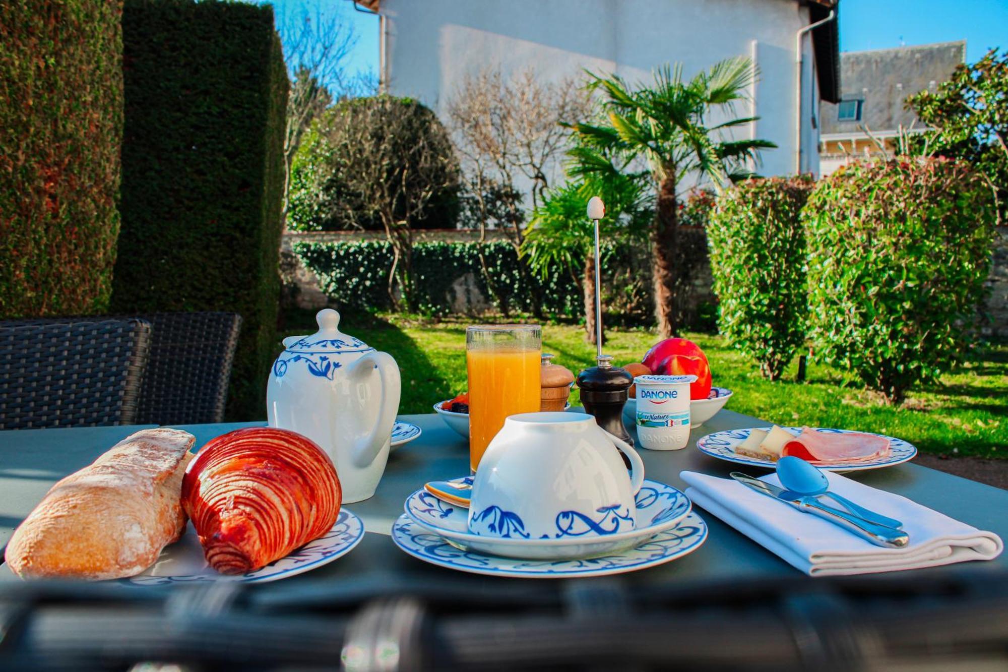 Hotel La Villa Fleurie Beaune  Ngoại thất bức ảnh